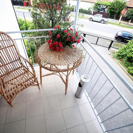 Villa Elena Yanoshi Exterior photo